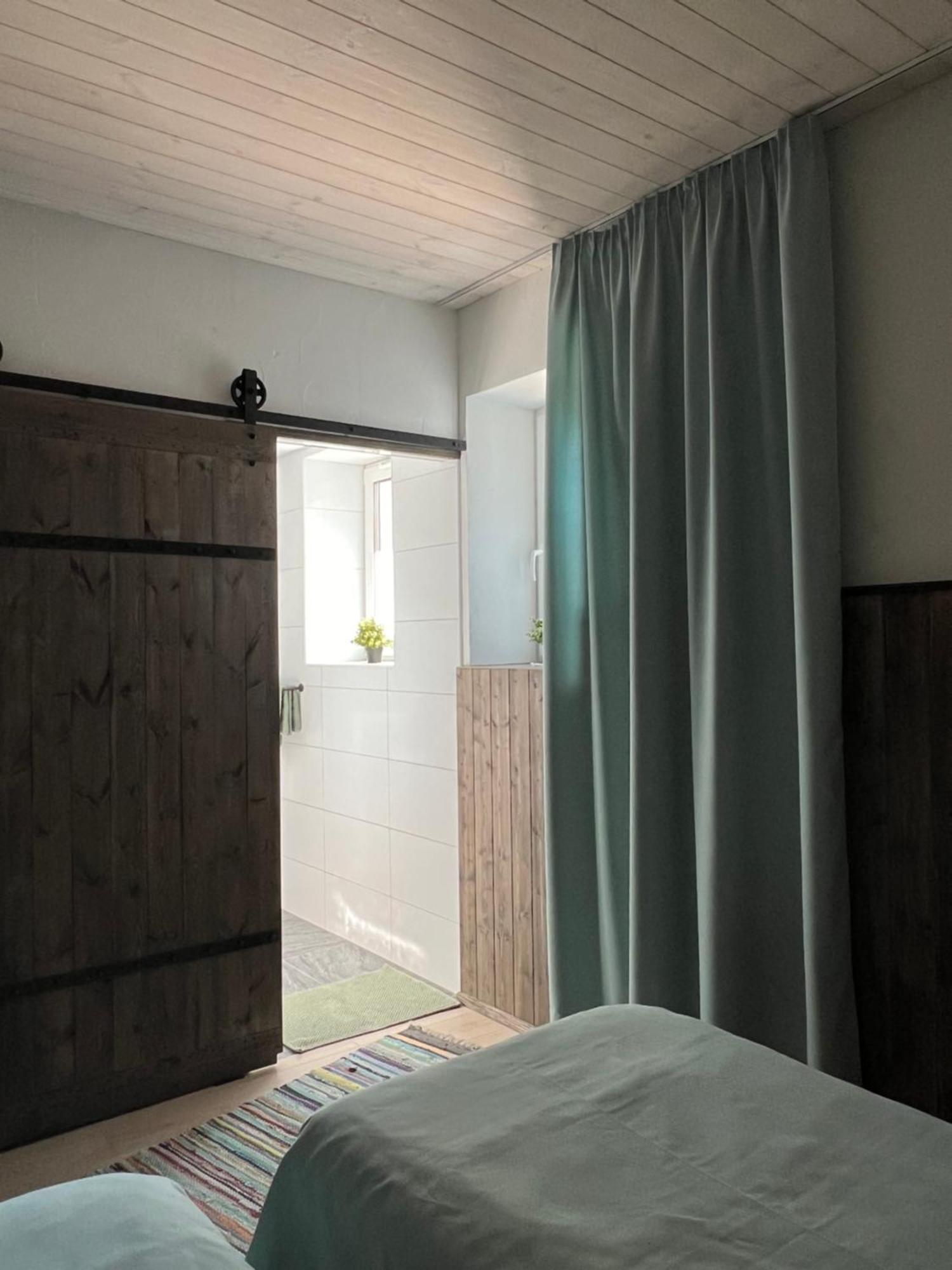 Kihnu Sadama Oeoemaja Guesthouse Lemsi Exteriör bild