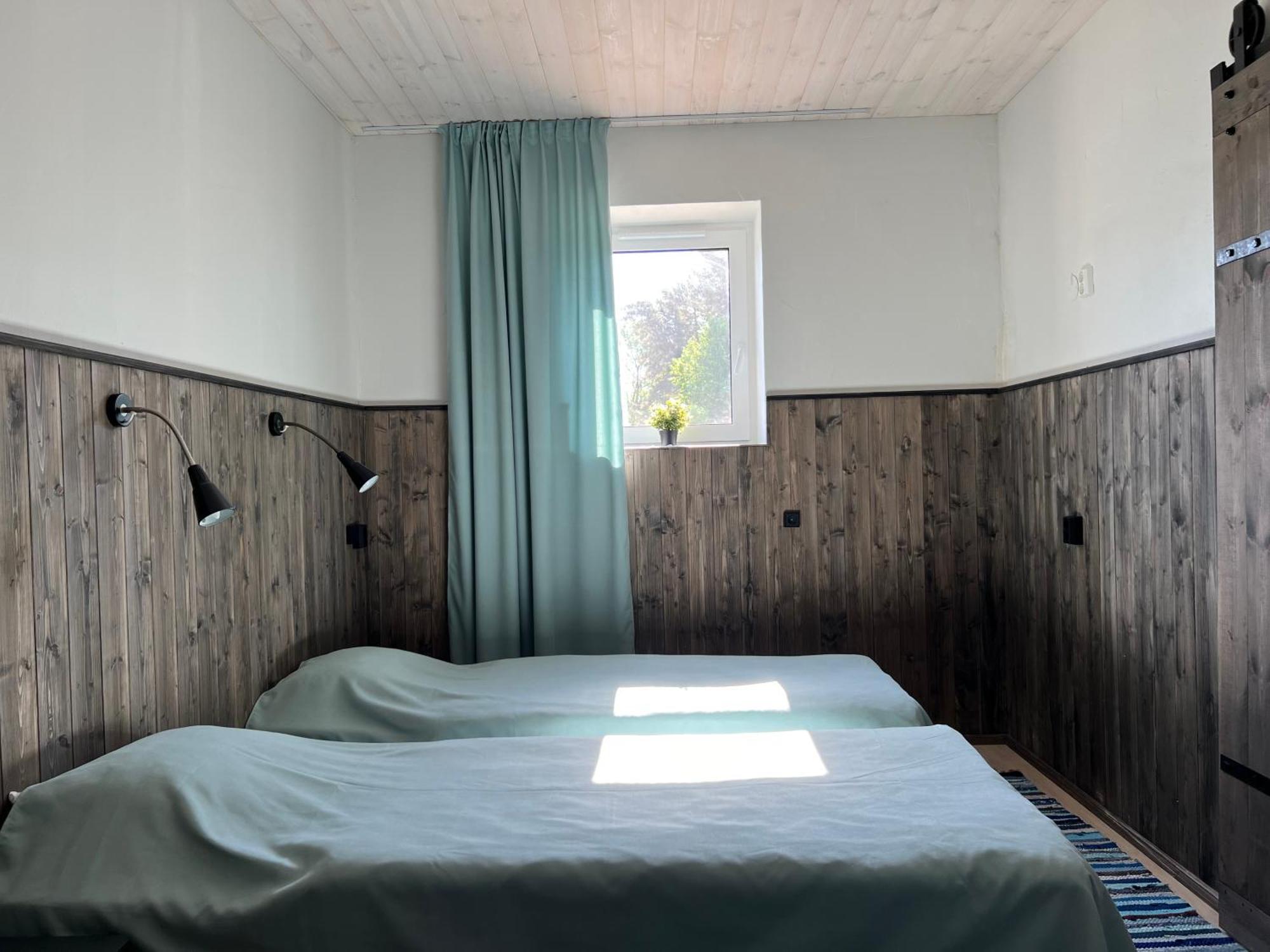 Kihnu Sadama Oeoemaja Guesthouse Lemsi Exteriör bild