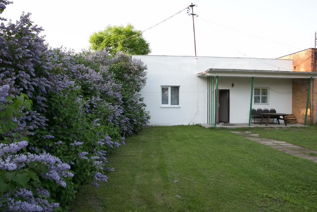 Kihnu Sadama Oeoemaja Guesthouse Lemsi Exteriör bild