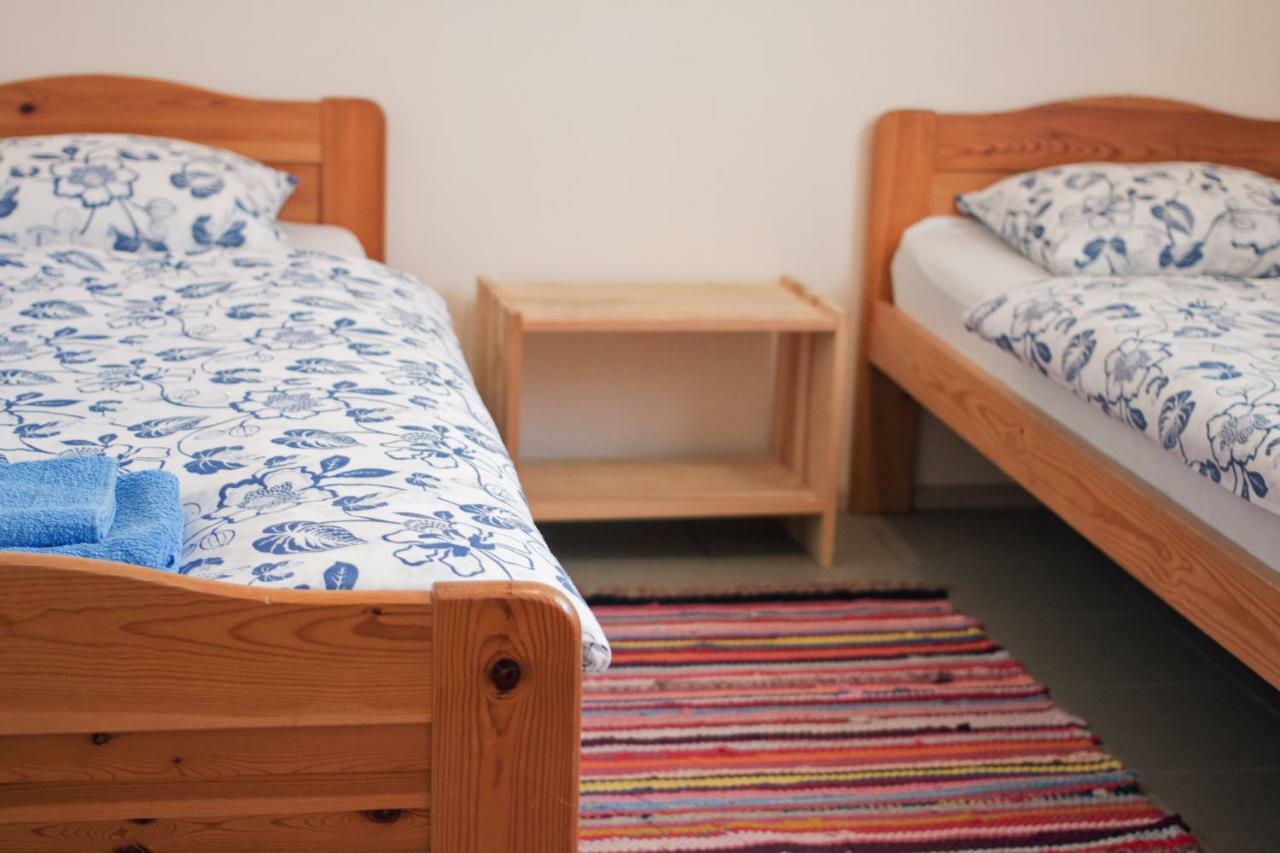 Kihnu Sadama Oeoemaja Guesthouse Lemsi Exteriör bild
